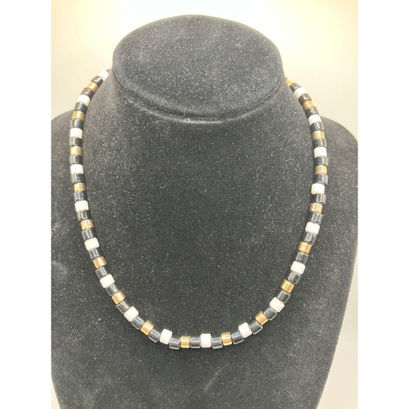 LA Gem Gold, Black & White Beaded 18.5 Inch Necklace! - Picture 5 of 7